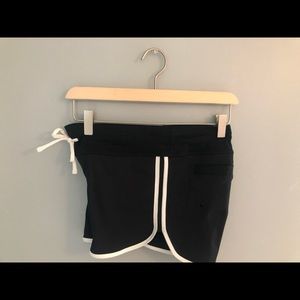 Cloud break rib surge short